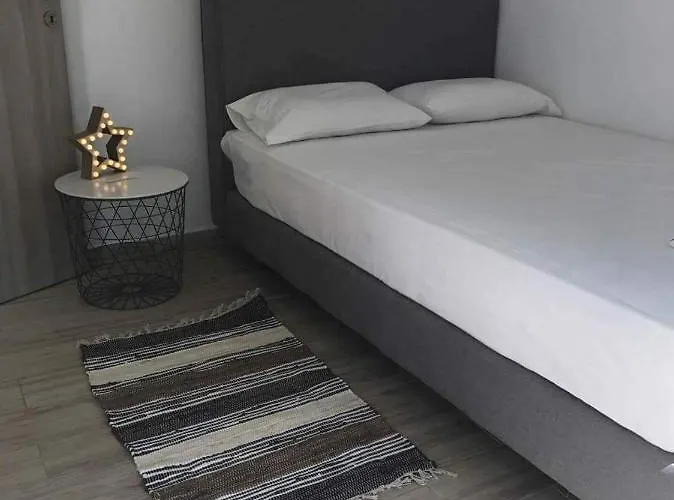 Chrysanthi And Pefkos Апартаменты *