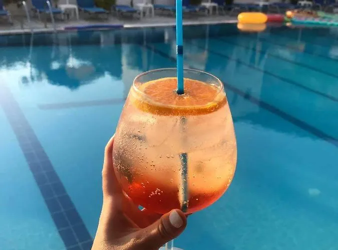 Апартаменты Chrysanthi And Pefkos *