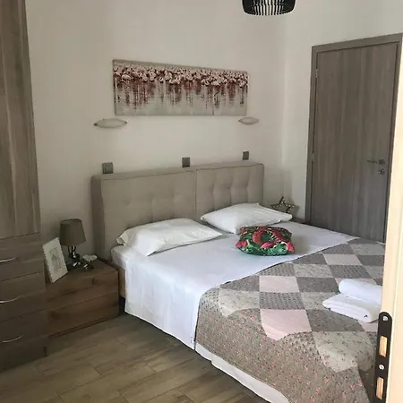 Chrysanthi And Pefkos * Pefki