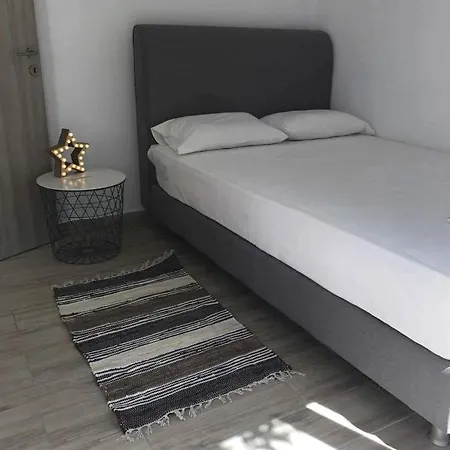 Chrysanthi And Pefkos Apartman *