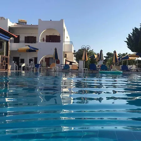 Chrysanthi And Pefkos * Pefki